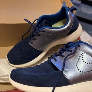 Women’s Nike Roche one suede